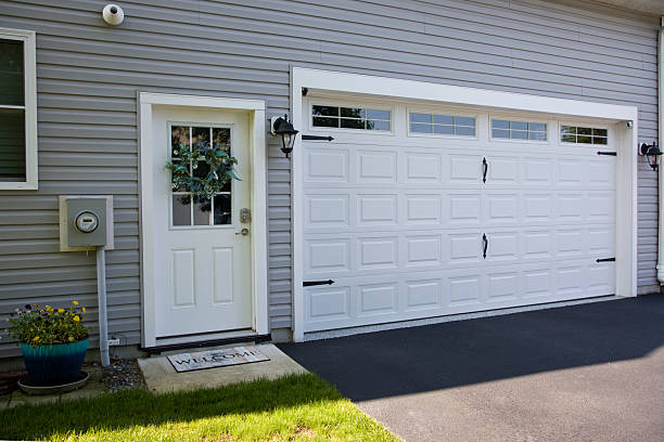 24/7 Emergency Garage Door Panel Replacement experts in Summitville, IN